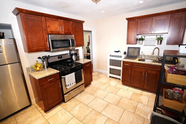 Kitchen - 115 Franklin St