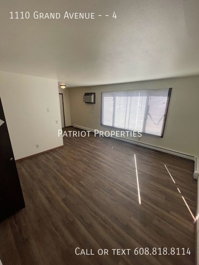 Building Photo - 2 bed/1 bath apartment in Prairie Du Sac, WI!