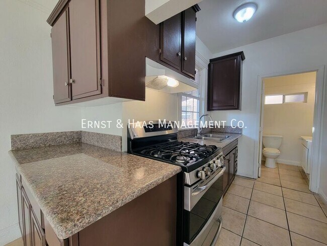 Foto del edificio - 1815 E 11th St