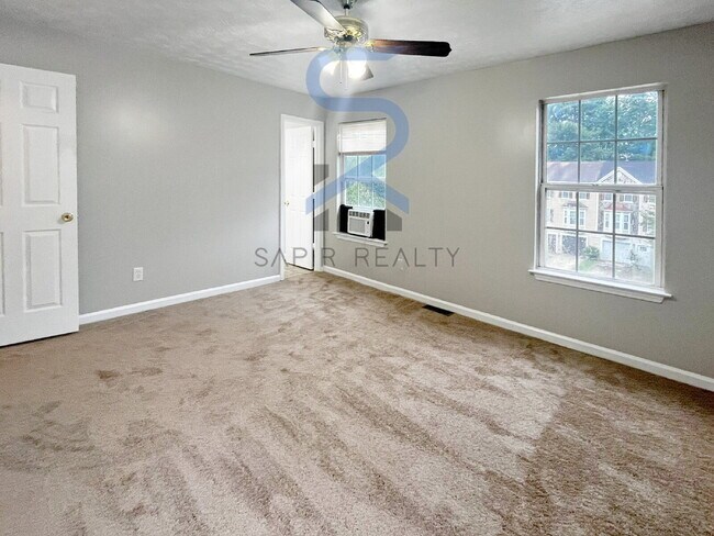 Foto del edificio - Spacious 4-Bedroom Haven with 3 Full Baths...