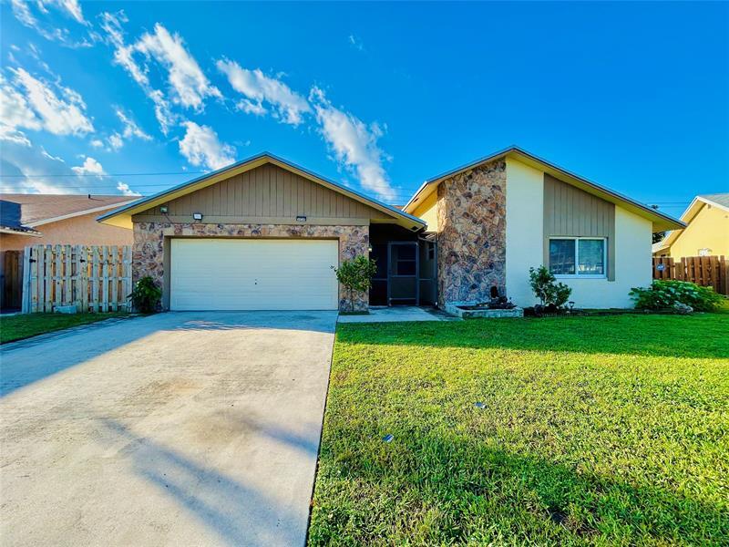 Foto principal - 8948 SW 18th Rd