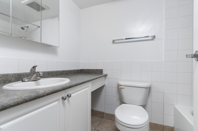 Building Photo - Nicola Place