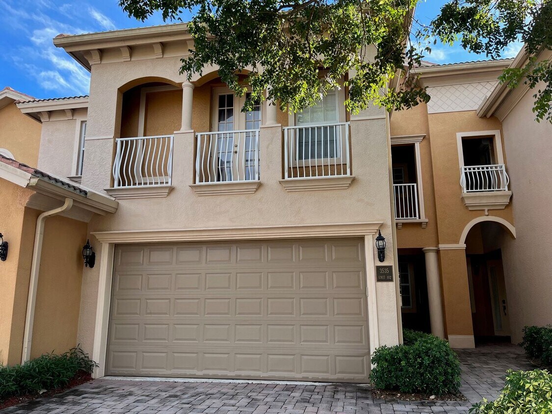 Meadows of Estero 1st floor unit with 2 ca... - Meadows of Estero 1st floor unit with 2 ca...
