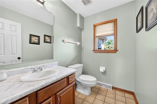 Foto del edificio - 15 High Point Cir