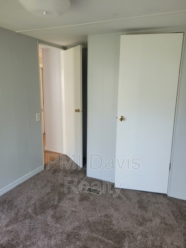 Foto del edificio - 4674 Mayflower St