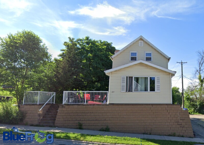 311 Main Ave, Kaukauna, WI 54130 House Rental in Kaukauna, WI