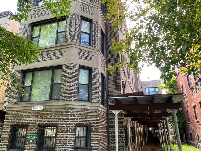 Building Photo - 4718 S King Dr