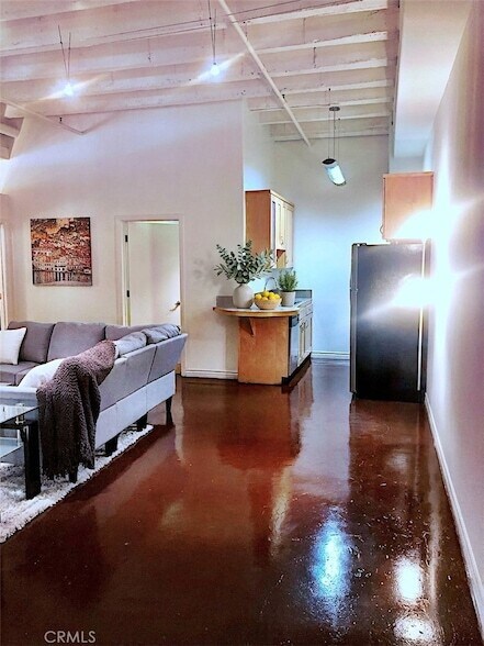 Foto del edificio - 312 W 5th St