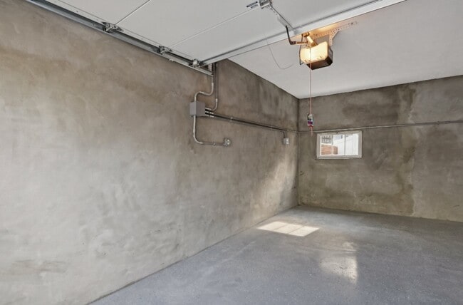 Building Photo - 28 Shapley Ave