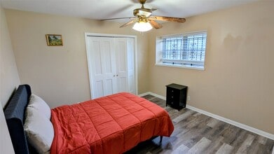 Building Photo - 10227 Gulf Meadows Dr