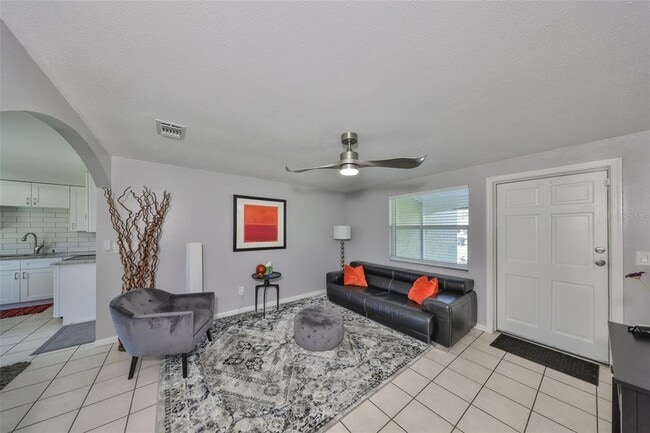 Building Photo - 6025 Florida Cir S