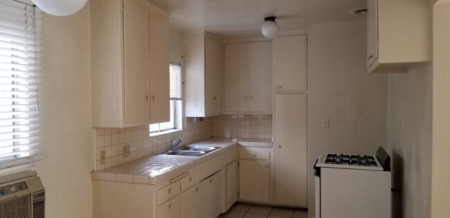 Building Photo - 5763 Laurel Canyon Blvd