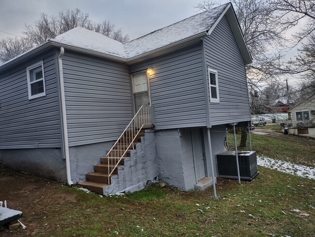 Building Photo - 724 Ben Hur Ave