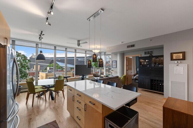 Foto del edificio - 215 10th Ave S