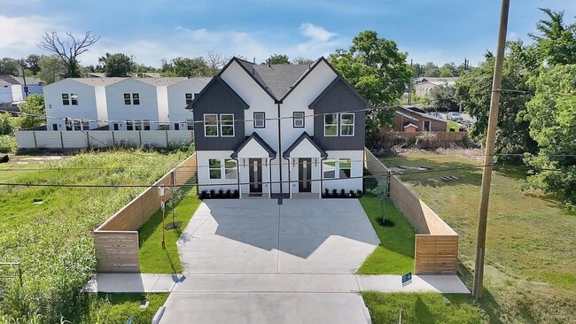 Building Photo - 6726 Dumble St