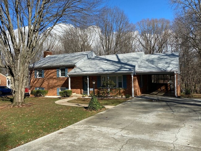 Photo - 308 College Park Drive House