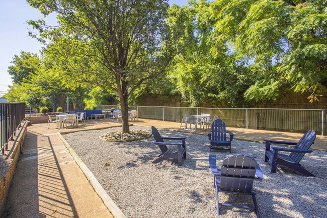 Outdoor Lounge - Belmont Place Apartments