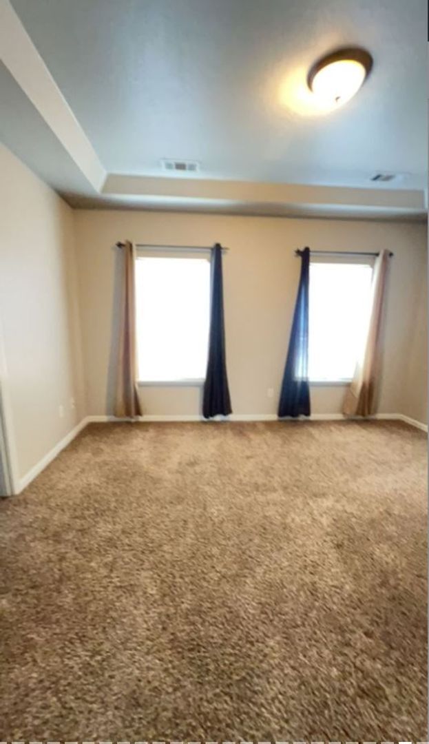 Foto del edificio - 3BED 2BATH - Garage, Yard & Laundry