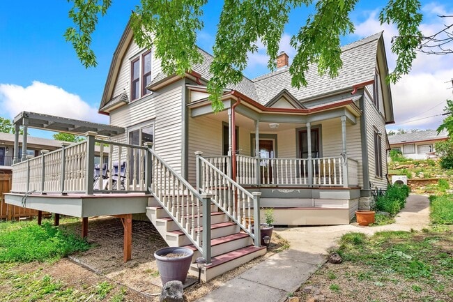 Building Photo - Charming Westside 4 Bedroom Home