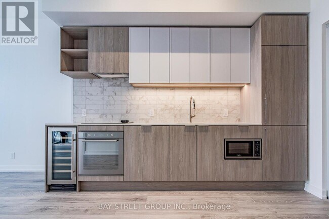 Photo du bâtiment - 2020-2020 Bathurst St