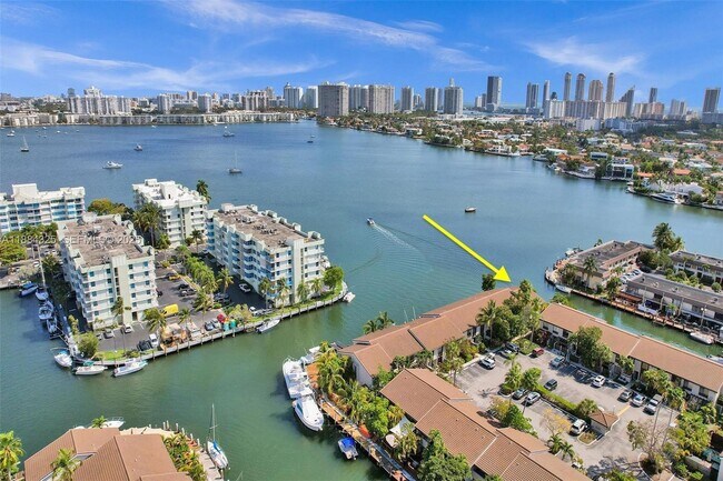 Foto del edificio - 2725 NE 165th St