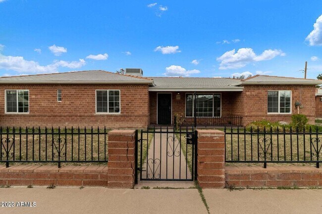 Building Photo - 1330 E Monte Vista Rd