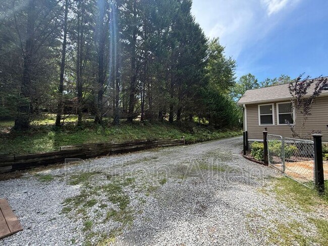Foto del edificio - 1020 Hutch Mountain Rd