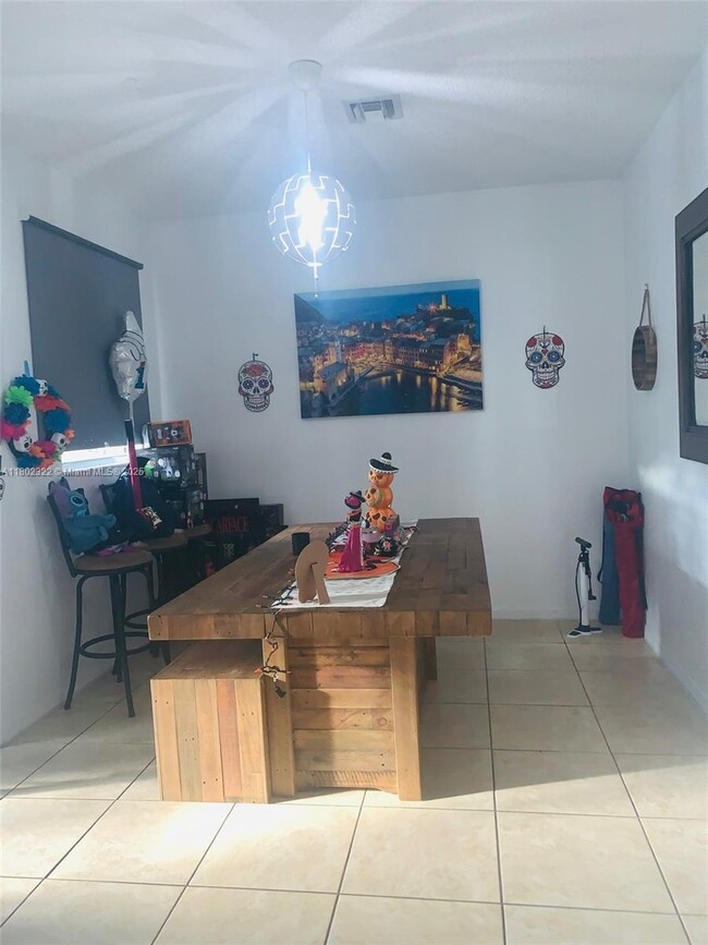 Foto del edificio - 947 NE 42nd Terrace