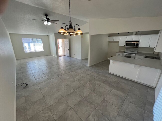 Building Photo - 3BR 2Ba Remodeled with Yard and Garage