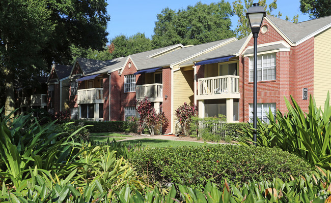 Apartments Near Lake Underhill