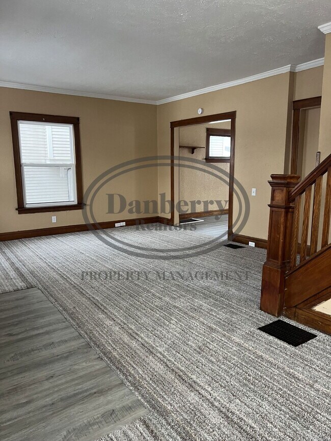 Foto del edificio - 2416 Lawton Ave