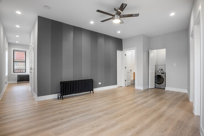 Building Photo - 7507 N Eastlake Terrace