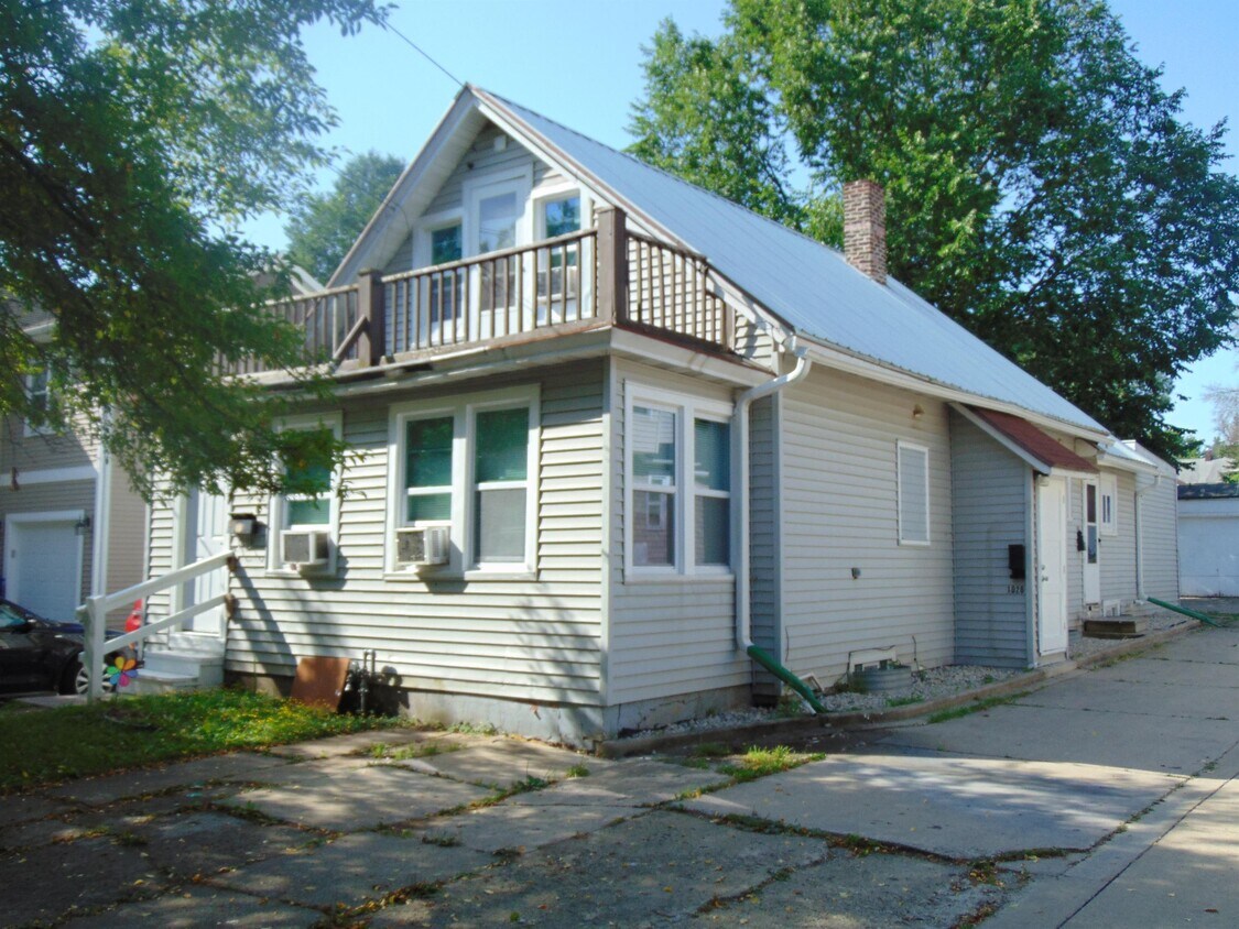 Primary Photo - 1024 Stuart St