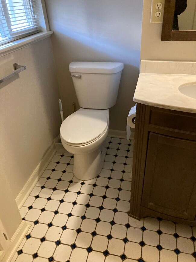Bath - 1206 Bryden Rd