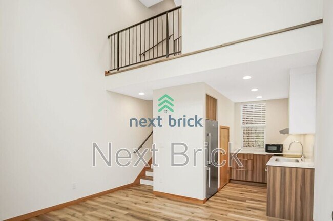 Building Photo - 1431 24th Ave