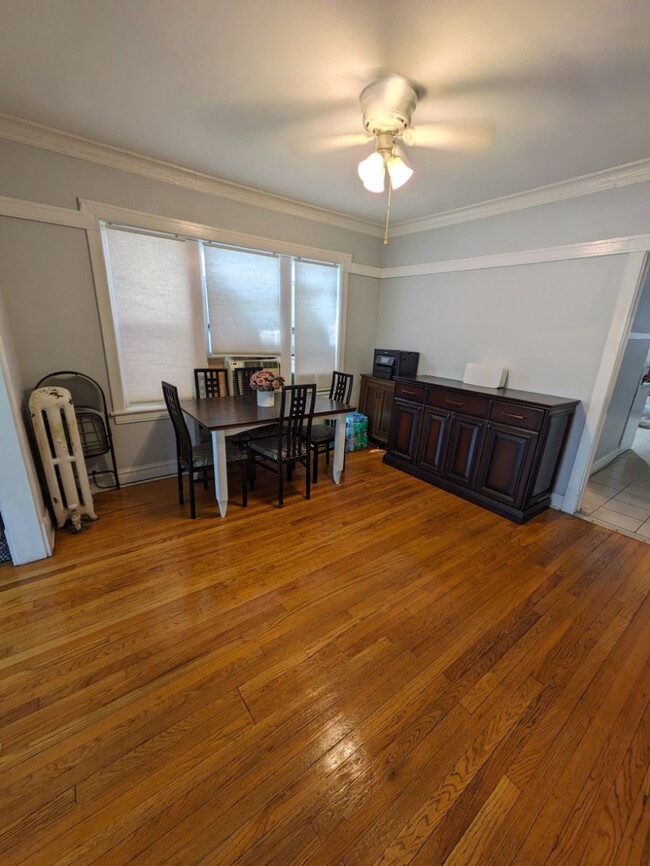 dining room - 3824 N Sawyer Ave