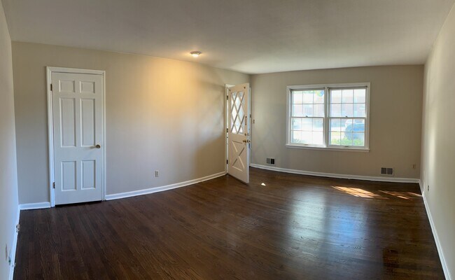 Sala de estar, puerta de entrada - 4317 S Canterbury Pl