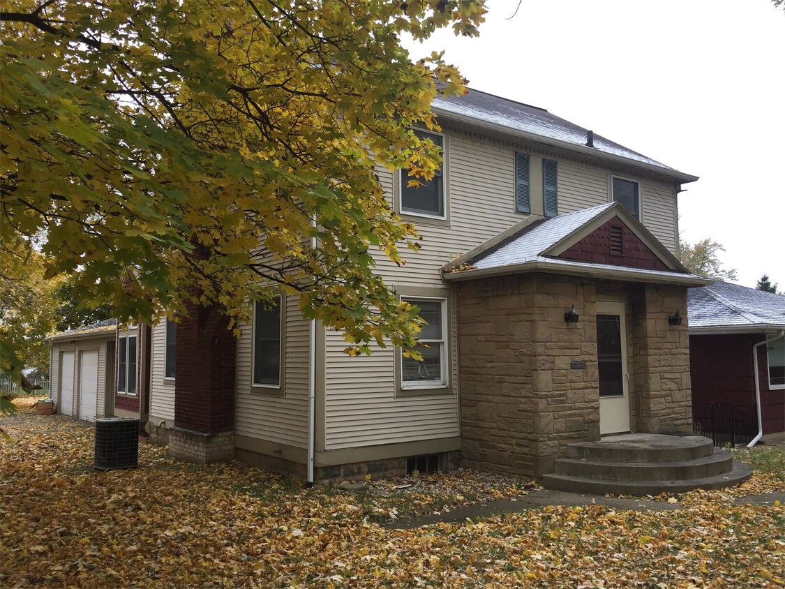 Primary Photo - 3221 S Michigan St