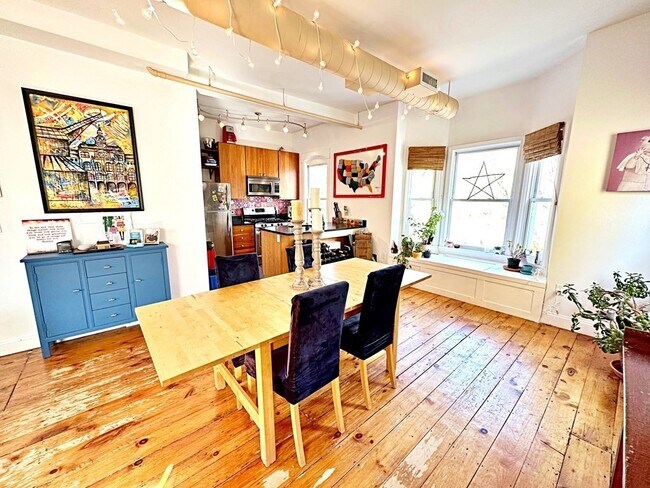 Building Photo - 10 Cottage St