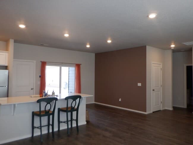Foto del edificio - Newer Single Level 2 Bed/2 Bath in NW Redm...