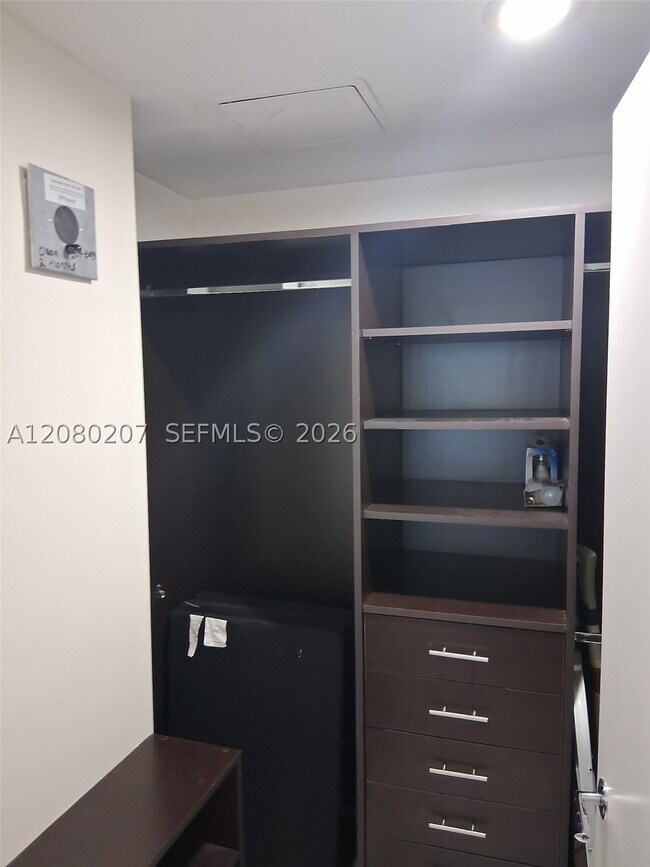 Foto del edificio - 2950 NE 188th St