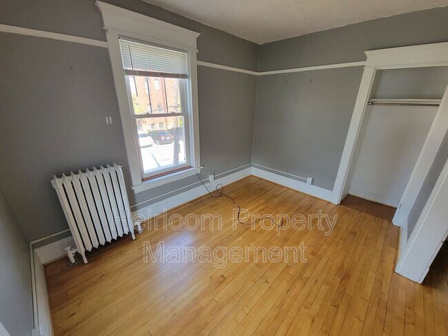 Building Photo - 112 S 14th Ave E