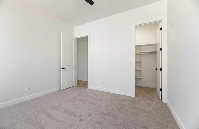 Foto del edificio - 3228 S Hideaway Pl