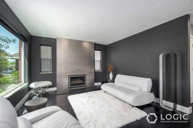 Building Photo - Beautiful Home in Salt Lake!