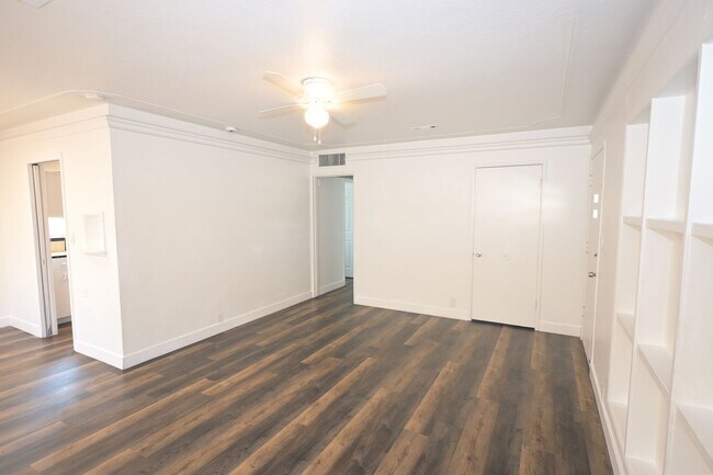 Building Photo - 2202 Marlin Ave