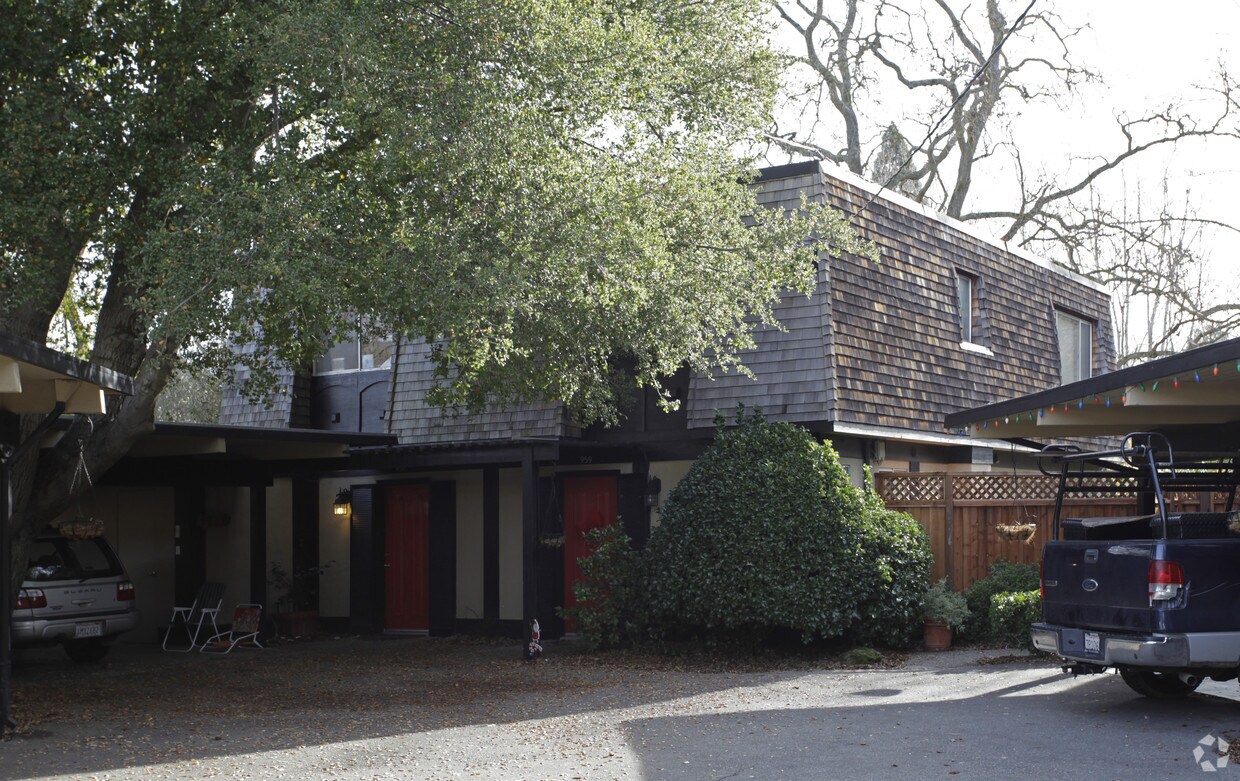 Primary Photo - 957-959 Almanor Ct