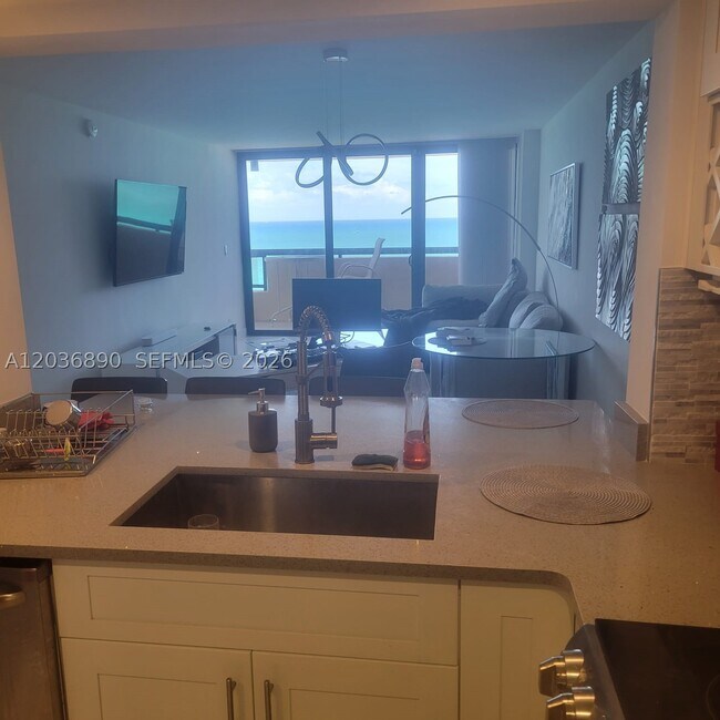 Foto del edificio - 2555 Collins Ave