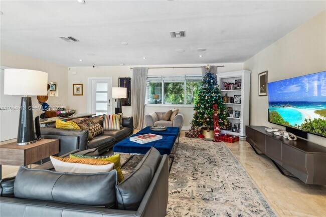 Foto del edificio - 13801 S Biscayne River Dr