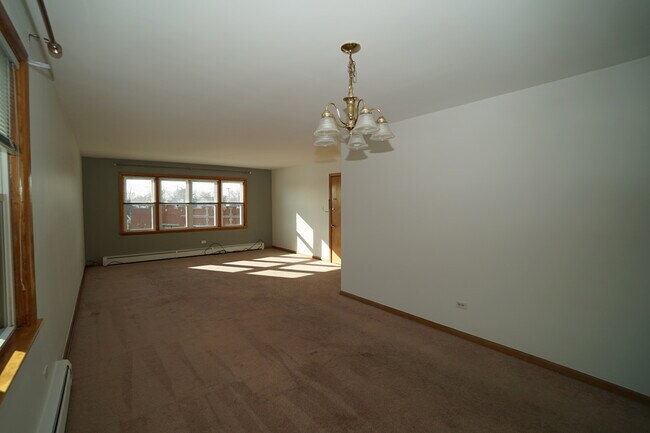 Building Photo - 5733 N Elston Ave