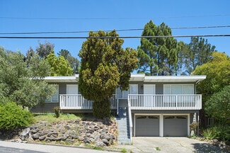 Building Photo - 24 E Crescent Dr
